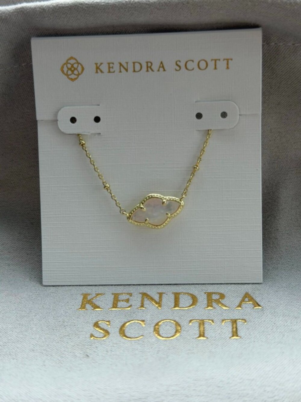 Kendra Scott pendant necklace